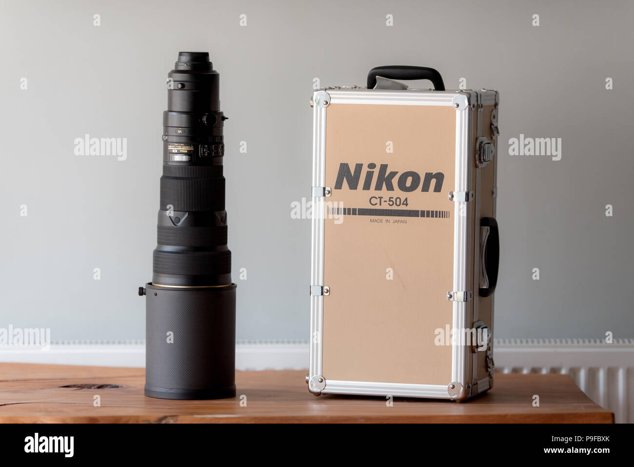 Nikon 500mm f/4 Vr ed G super teleobiettivo per la fauna selvatica e la fotografia sportiva Foto Stock