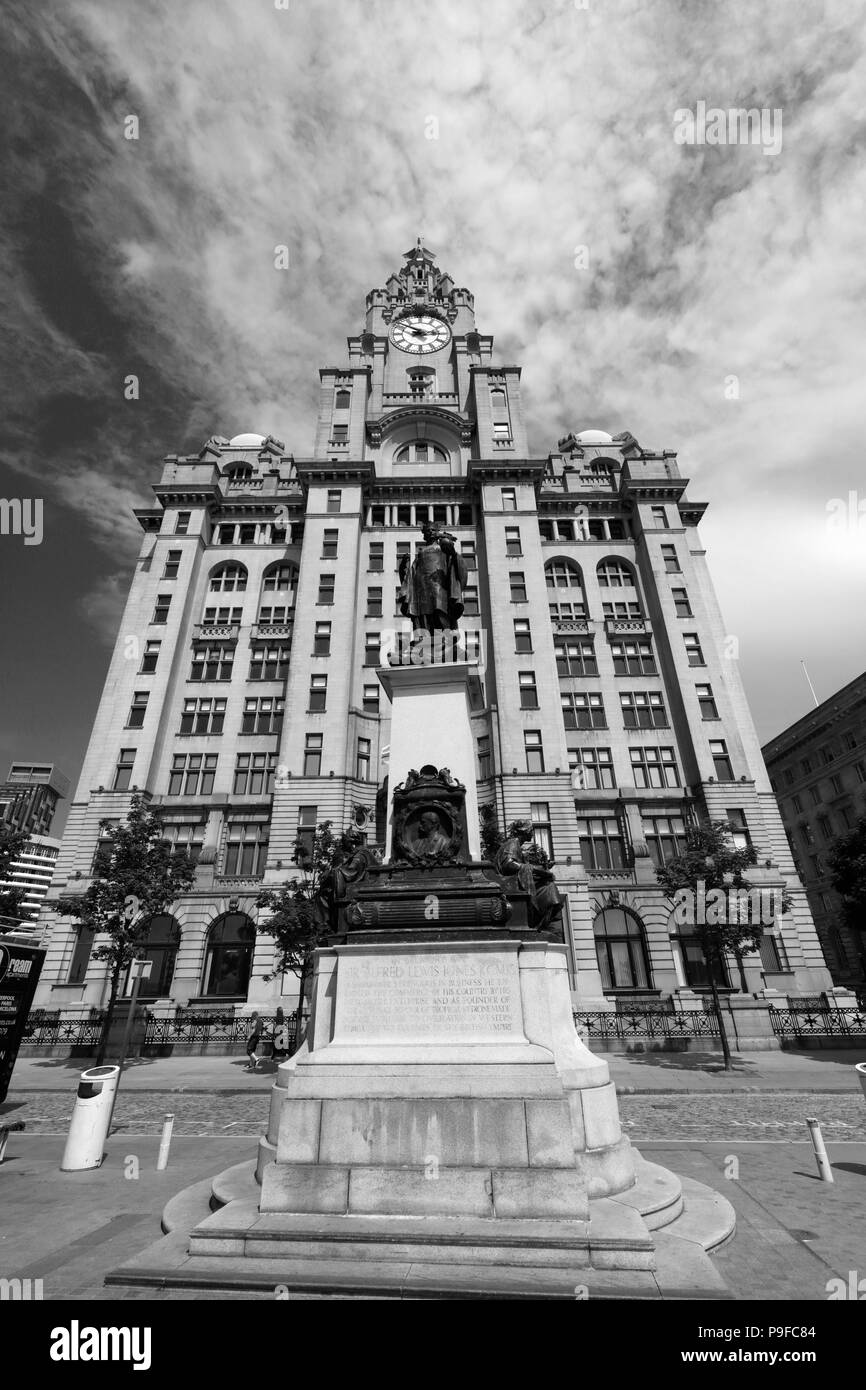Royal Liver Building, George's Parade, Pier Head, Sito Patrimonio Mondiale dell'UNESCO, Liverpool, Merseyside England, Regno Unito Foto Stock
