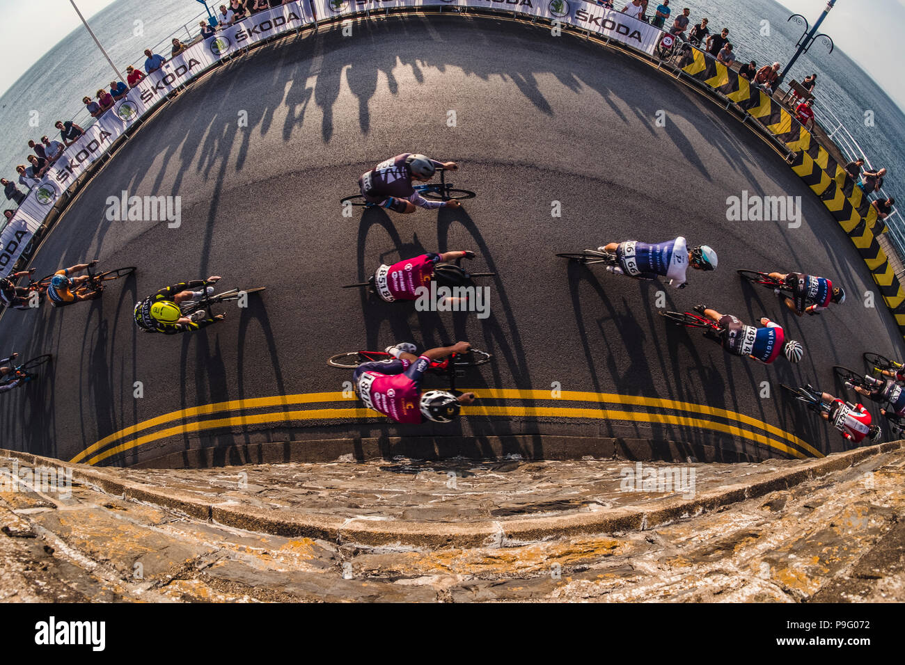 Ovo Energy Tour Series - professional gara ciclistica per le strade e lungo il lungomare in Aberystwyth - 26 Maggio 2018 Foto Stock