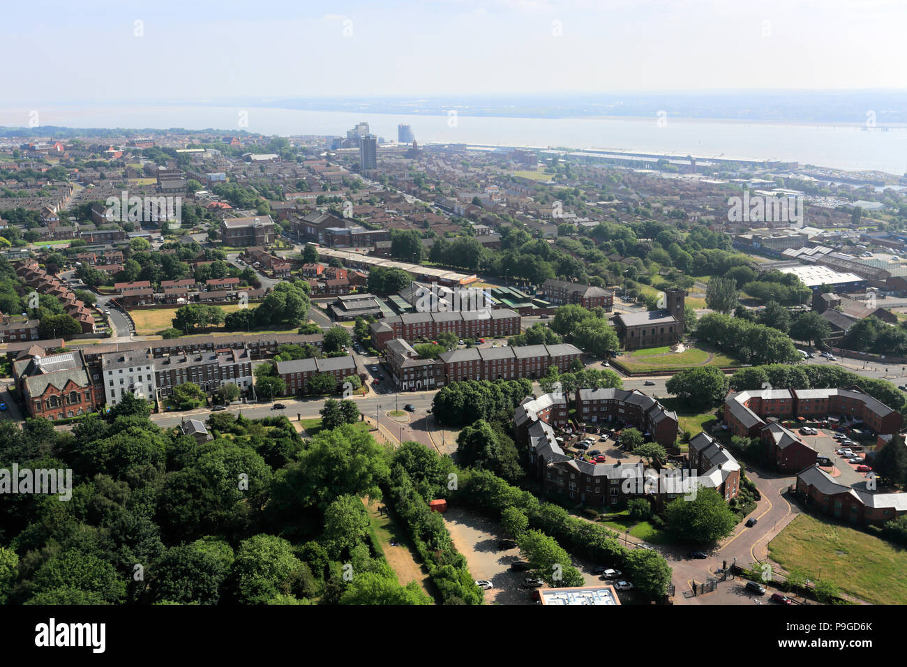 Vista sui tetti della città di Liverpool da anglicana di Liverpool Cathedral, Liverpool, Merseyside England, Regno Unito Foto Stock