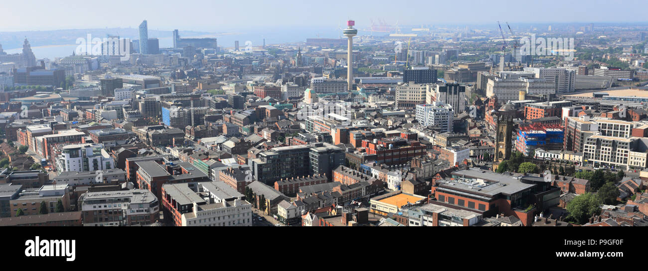 Vista sui tetti della città di Liverpool da anglicana di Liverpool Cathedral, Liverpool, Merseyside England, Regno Unito Foto Stock