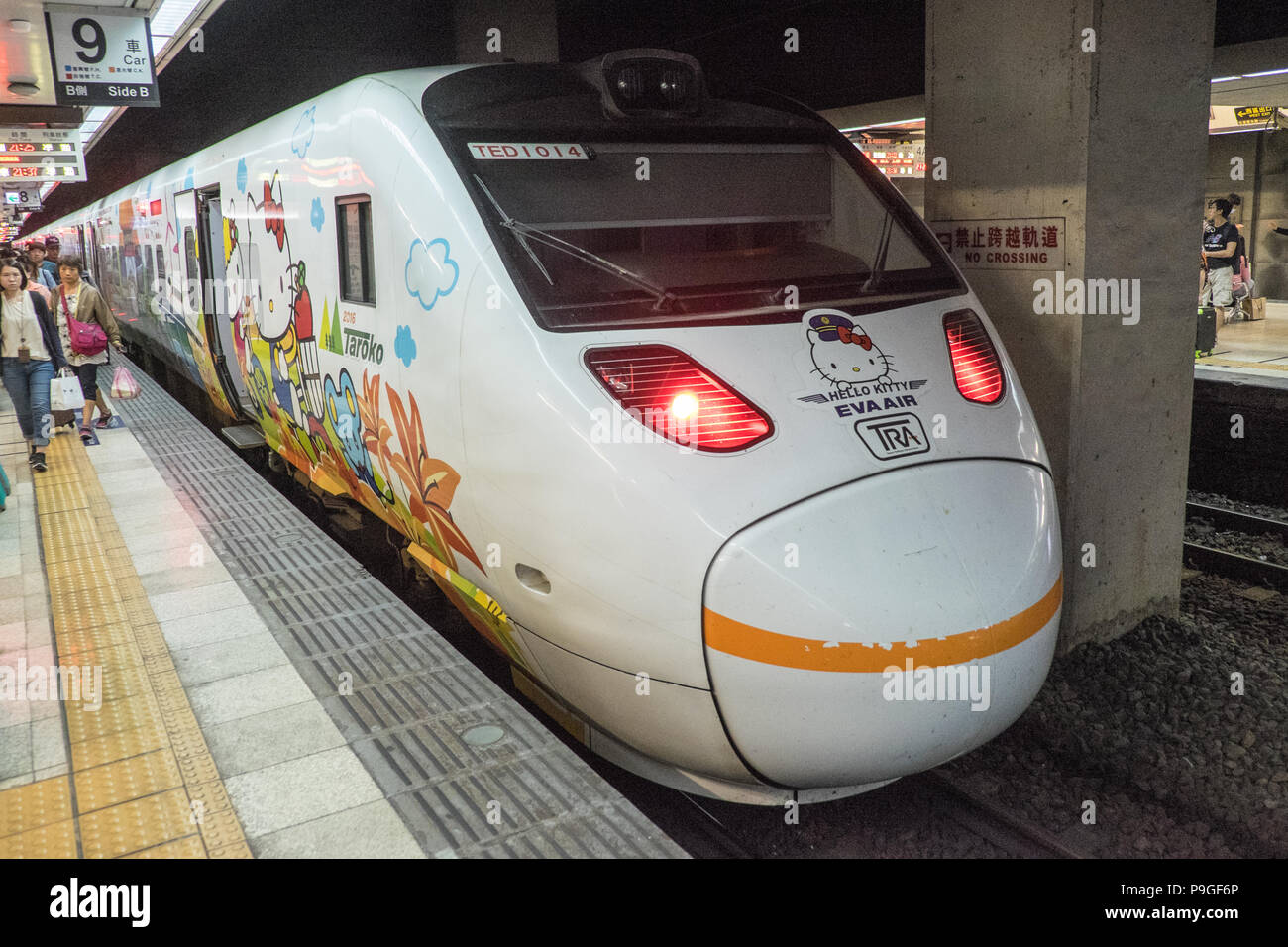 Hello Kitty,cat,design,Taroko,Express, treno,livrea,Eva Air,sponsorizzato,promozione,AD,Taipei, Taiwan, Cina,Cinese, Repubblica di Cina,roc,Asia,asiatica, Foto Stock