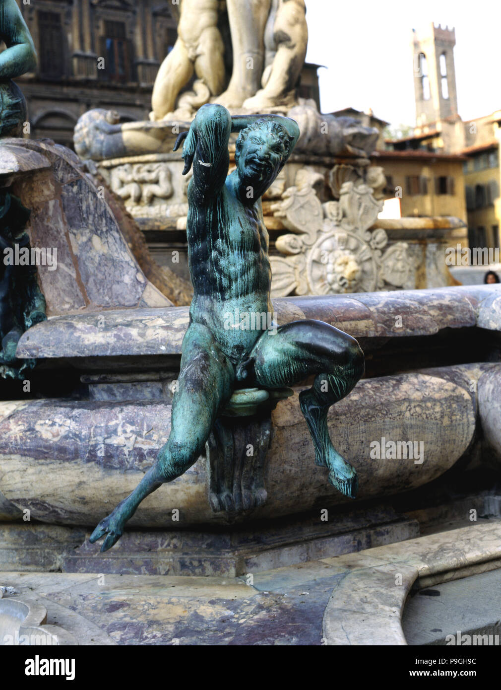 Fontana del Nettuno in Piazza della Signoria a Firenze. Dettaglio di Triton, bronzo figura sur… Foto Stock