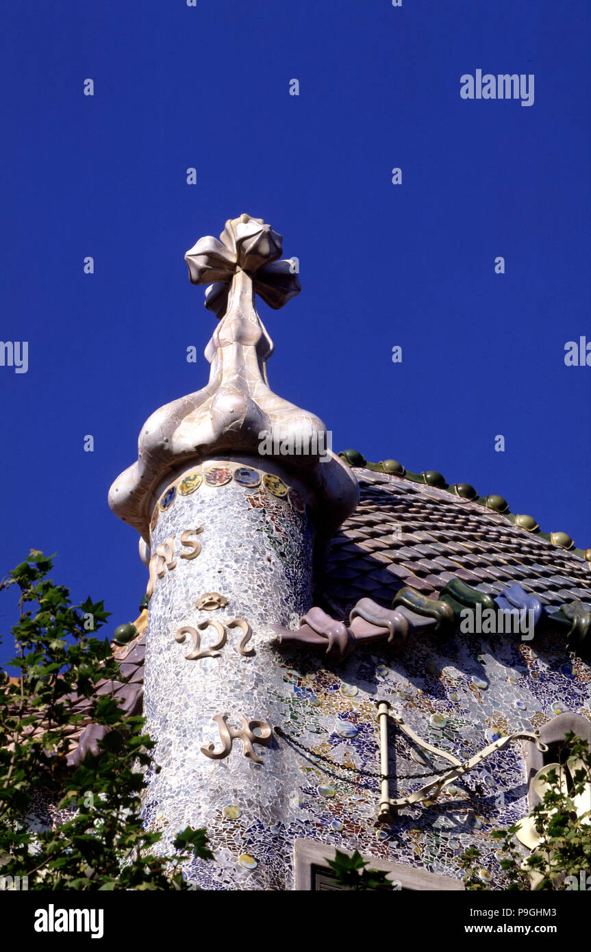 Dettaglio della facciata della Casa Batllo (1904 - 1907), progettato da Antoni Gaudí i Cornet (1852 - 1926). Foto Stock
