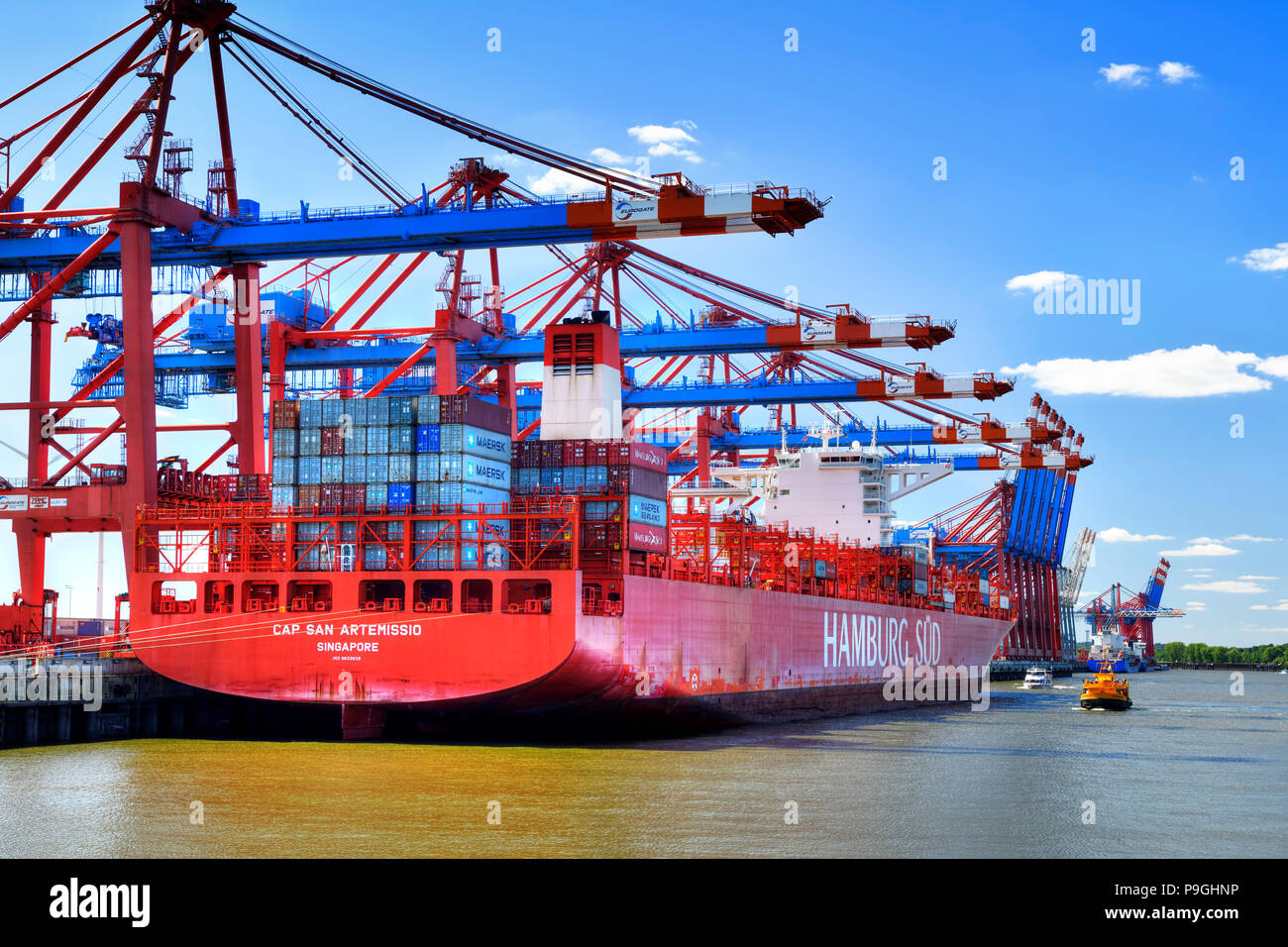 Nave container nel porto di Amburgo, Germania, Europa Foto Stock