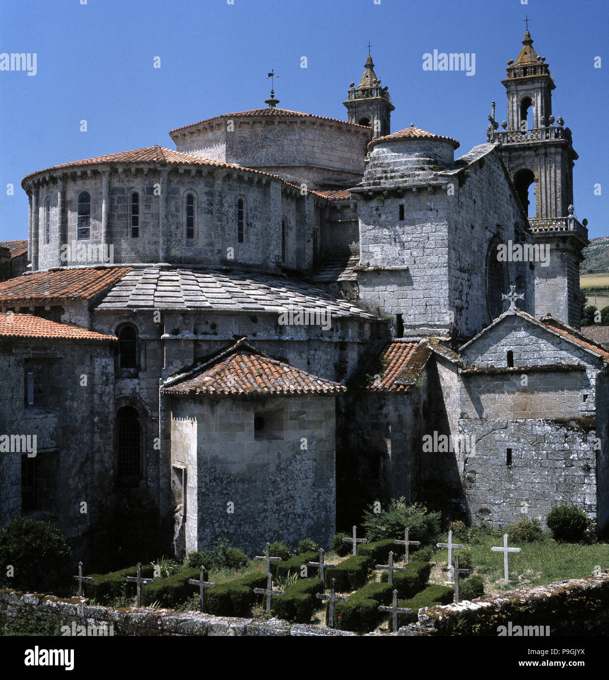 Vista esterna della chiesa del monastero di Santa Maria de Osera (Orense), dettaglio dell'abside. Foto Stock