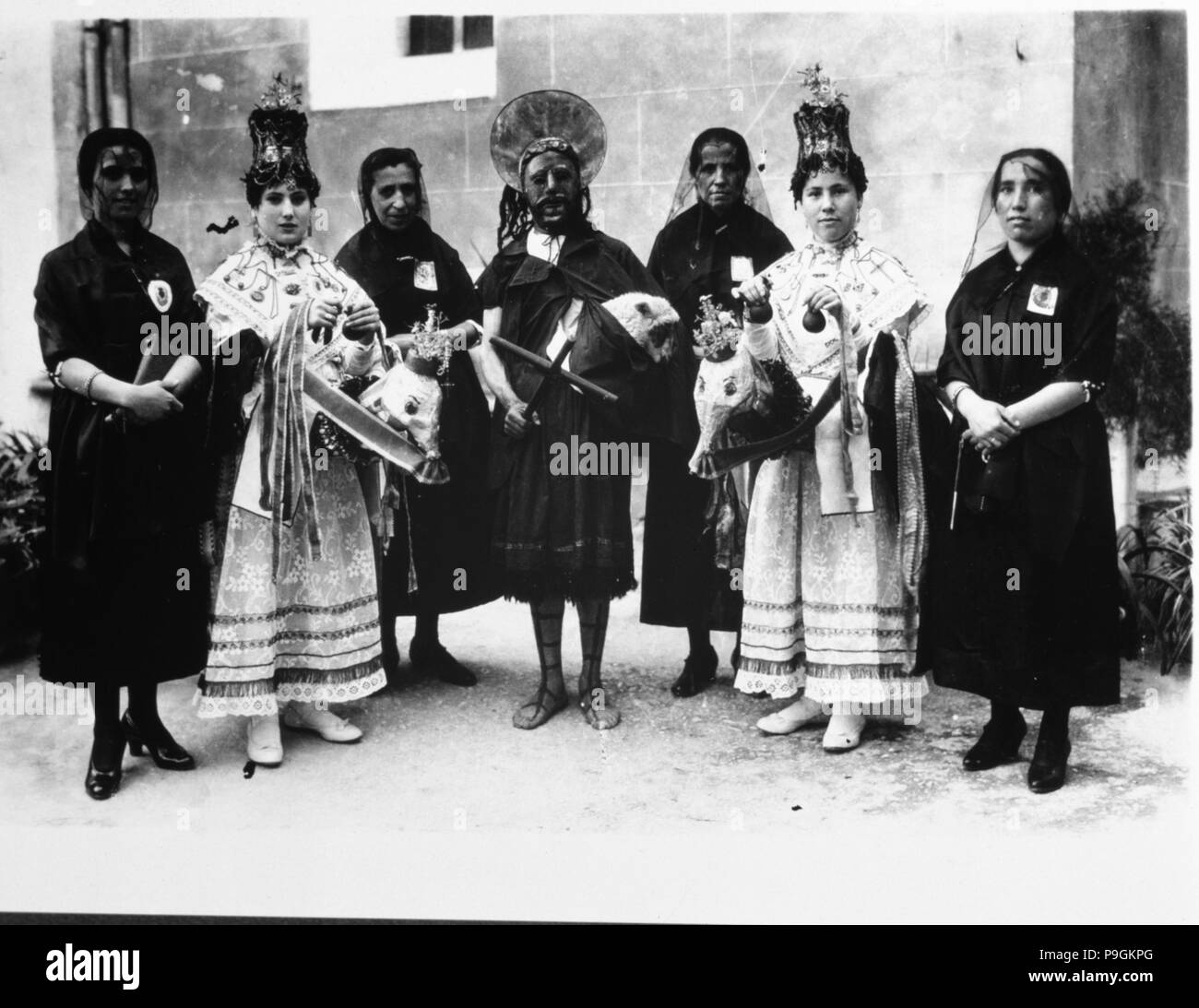 Les Aguiles e Sant Joan Pelós, caratteri che precedono la processione del Corpus Domini di Pollença, … Foto Stock