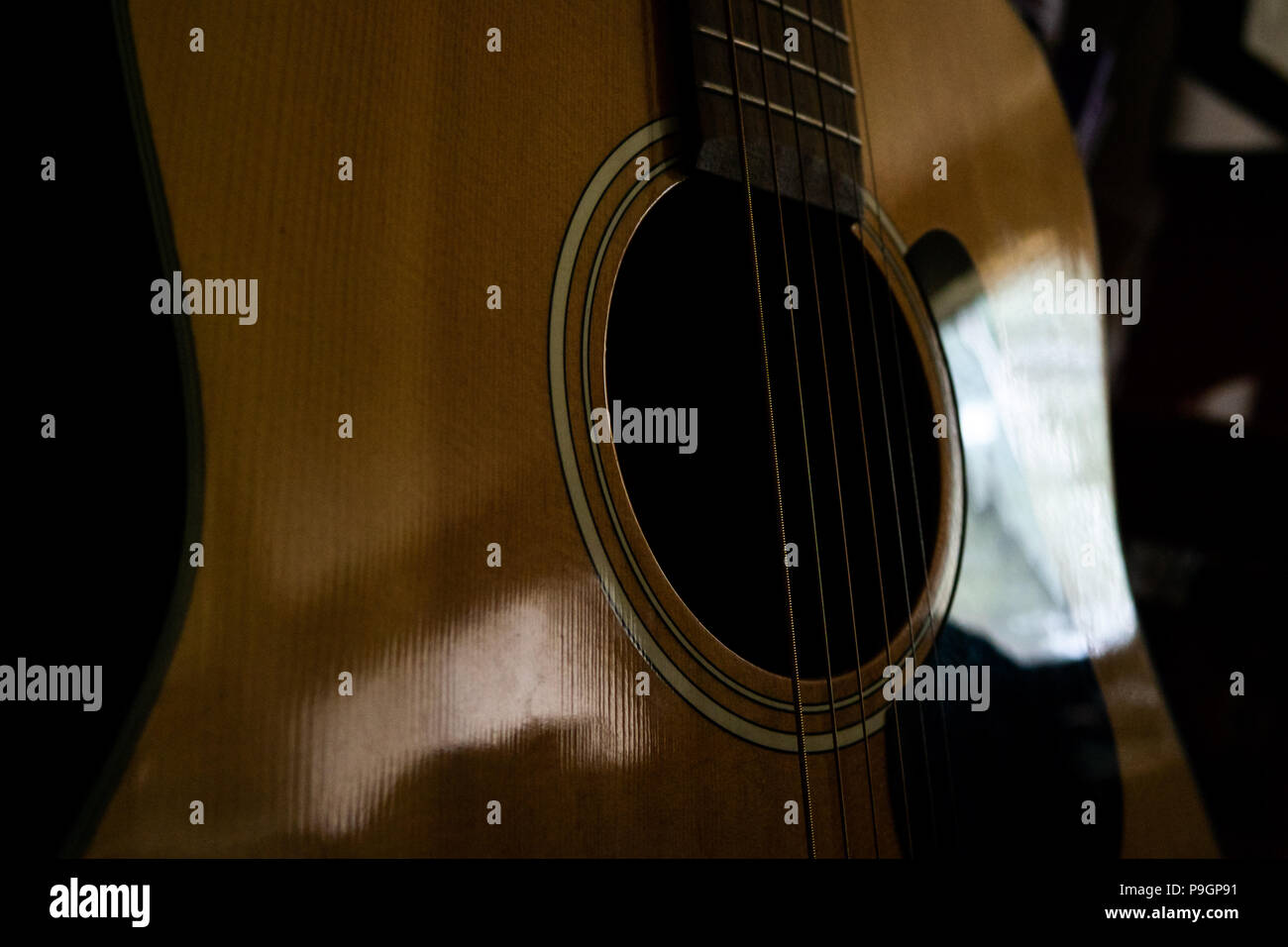 Chitarra riflettente Foto Stock
