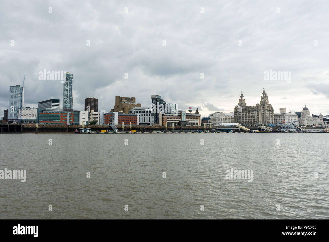Lo skyline di Liverpool, fiume Mersey, 3 Grazie Foto Stock