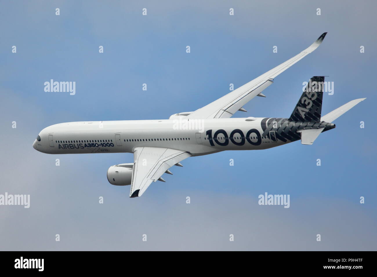 Il nuovo Airbus A350-1000 è stato presentato al pubblico durante il Farnborough Airshow internazionale 2018 Foto Stock