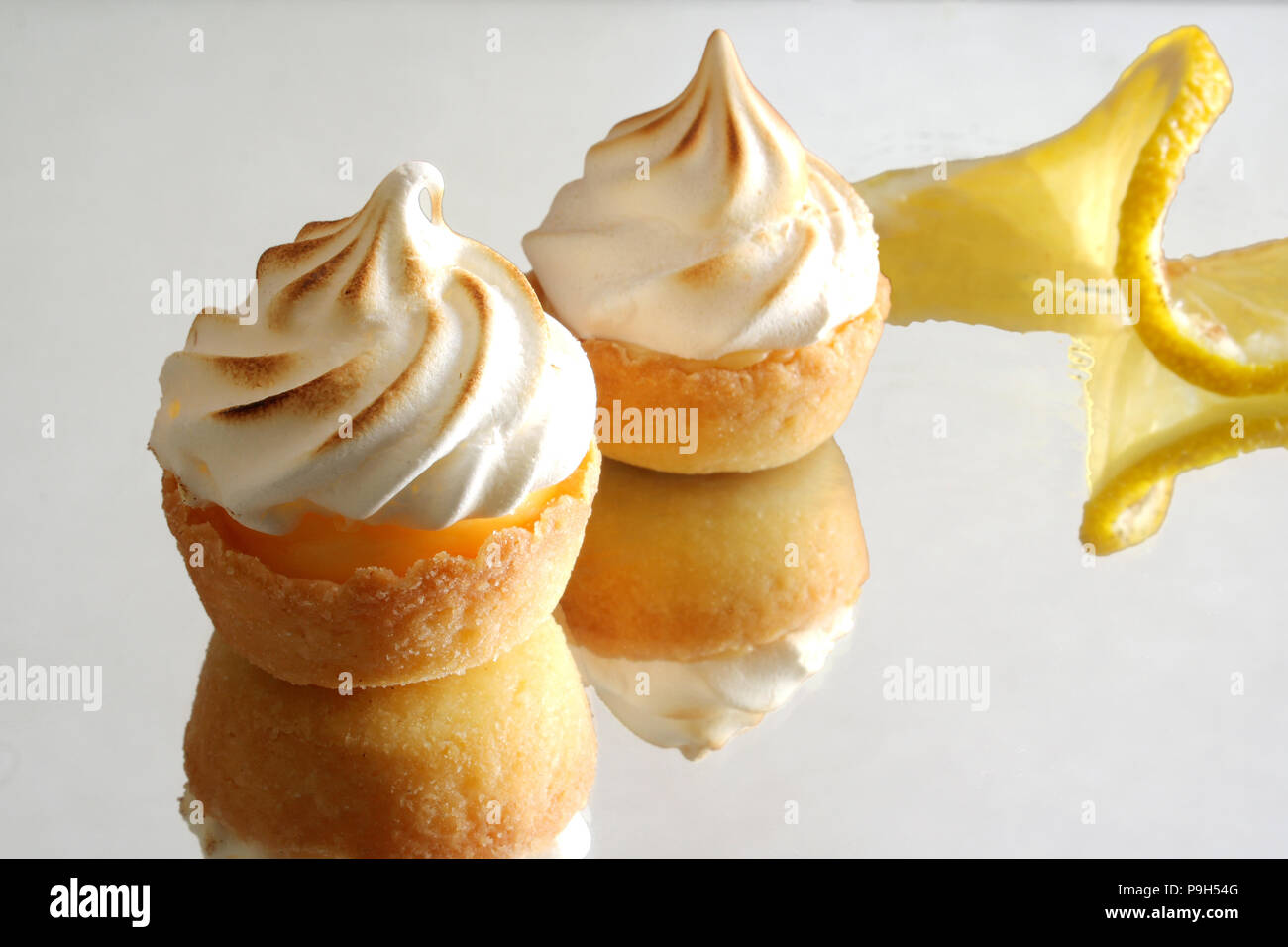 Mini Lemon Meringue tart Foto Stock
