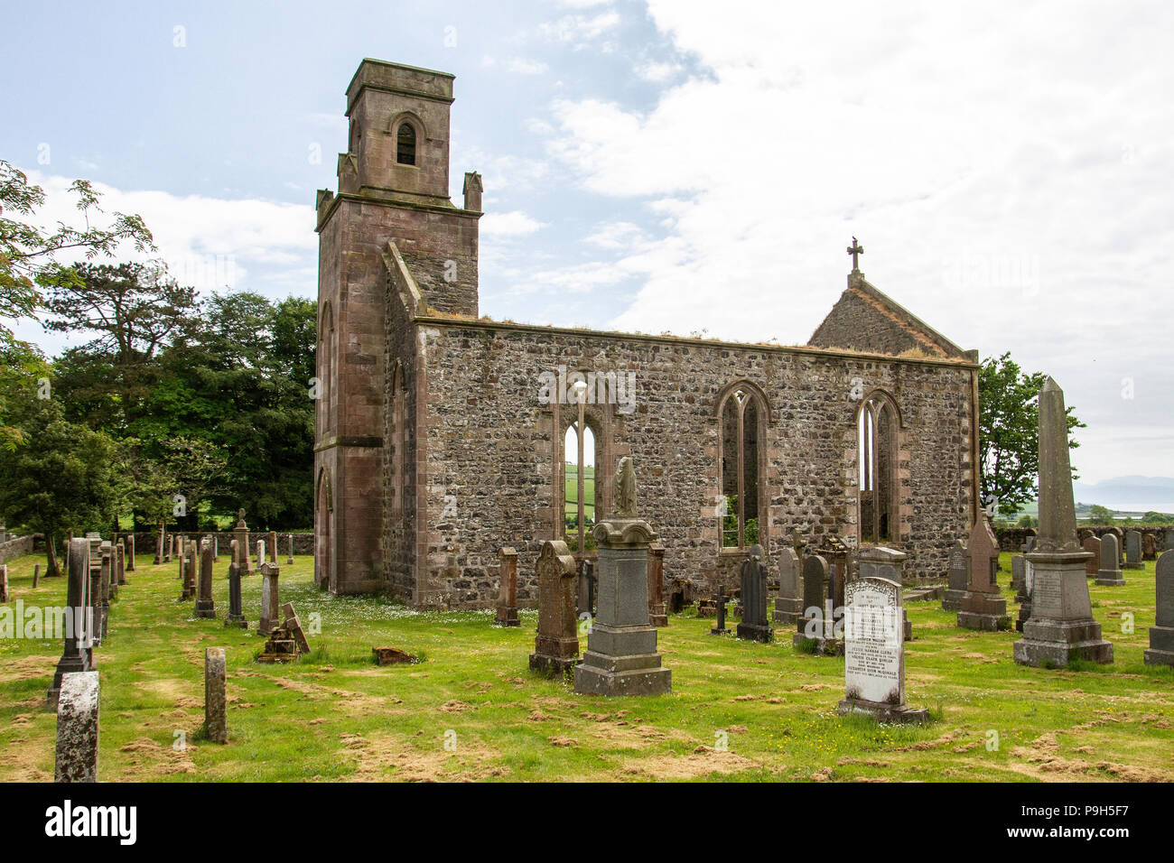 St Colmac chiesa parrocchiale o Croc-un-posteriore, sulla strada di Ettrick Bay, l'Isle of Bute, Scozia. Il tetto è crollato negli anni ottanta. Foto Stock