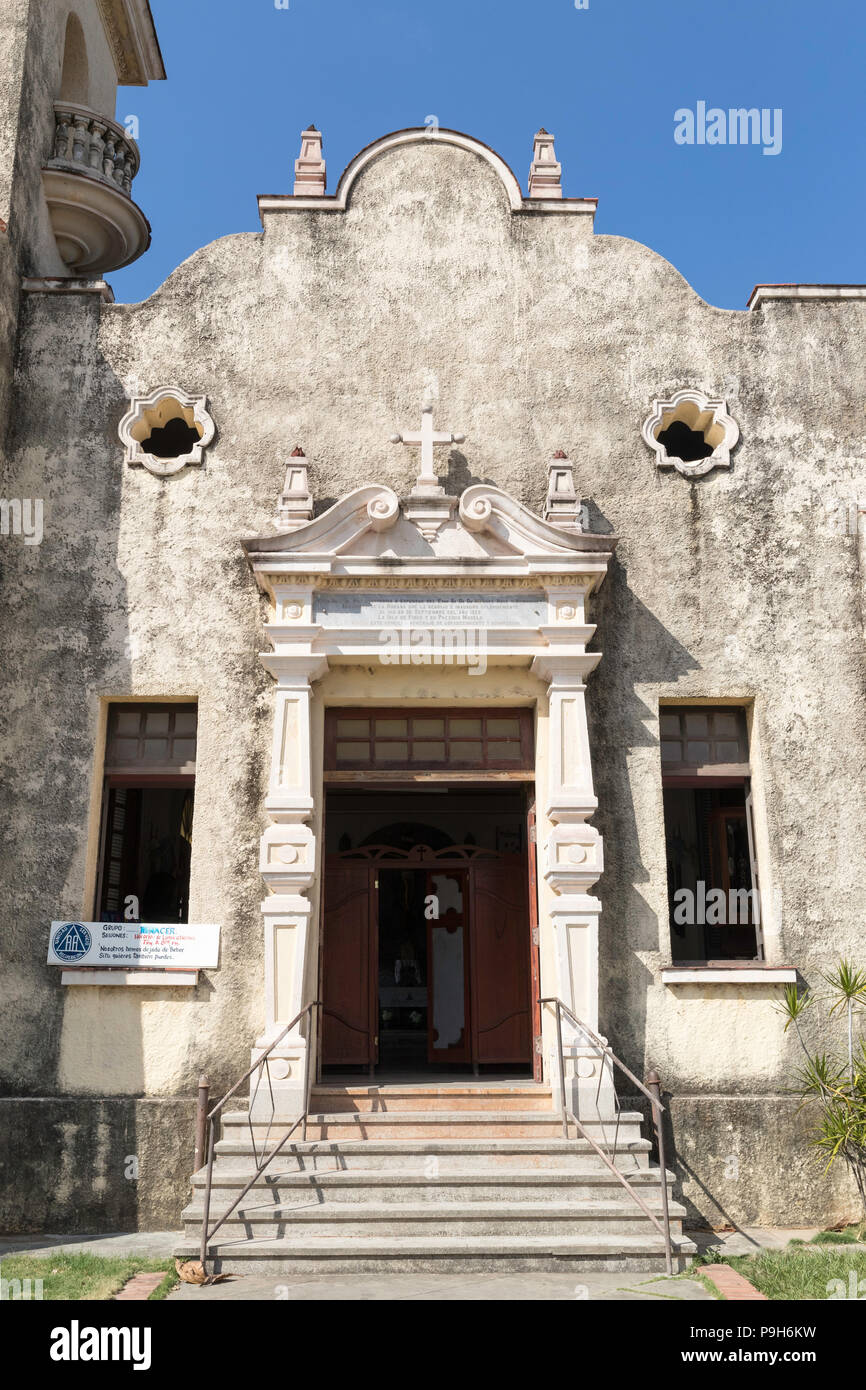 Vista esterna della chiesa cattolica a Nueva Gerona su Isla de la Juventud, Cuba Foto Stock