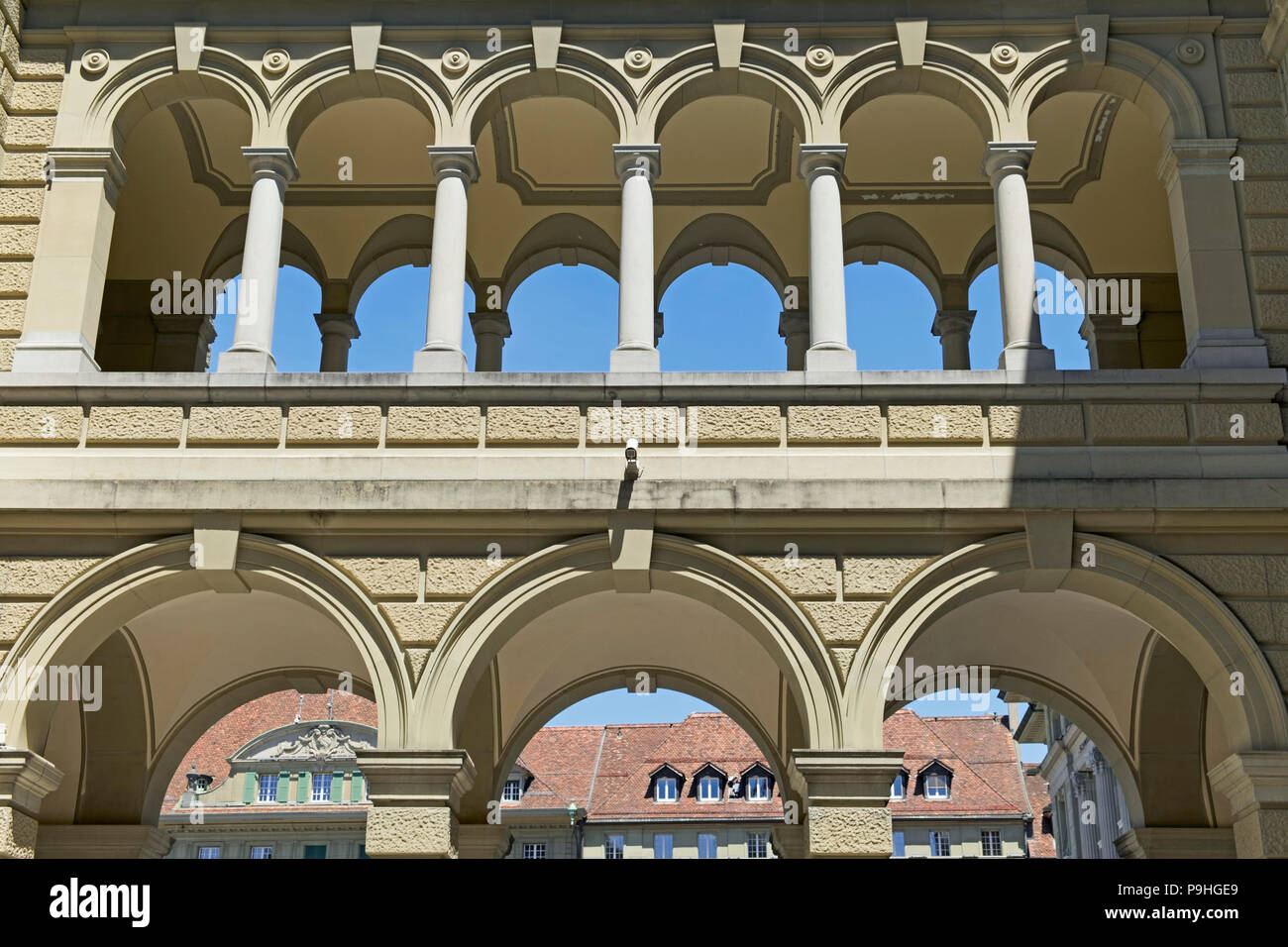 Colonnato a Bundeshaus (Parlamento) Palazzo federale Berna Svizzera Foto Stock