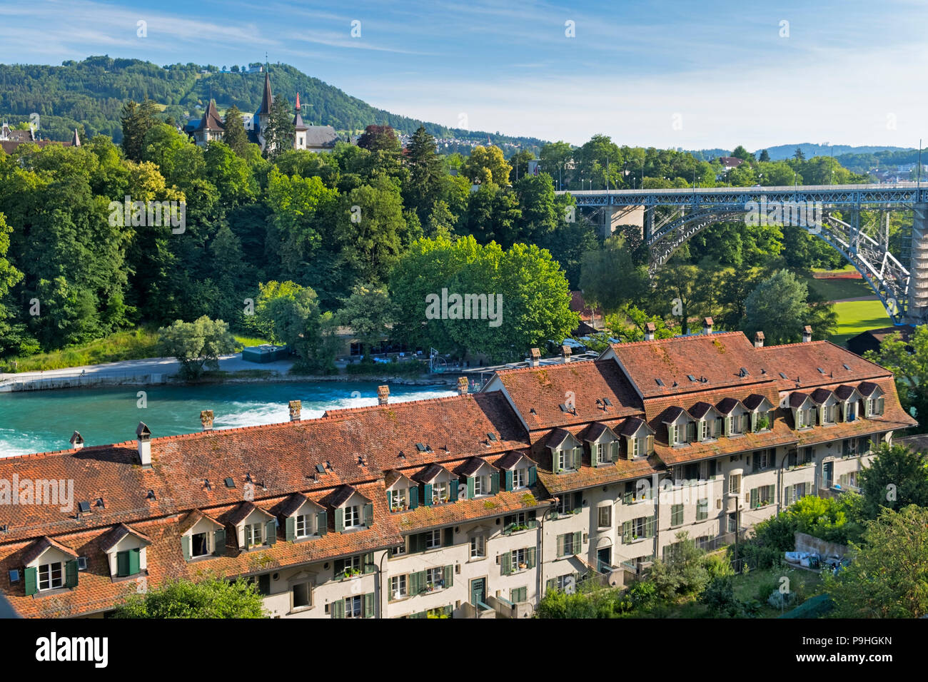 Vista sulla città di ponte Kirchenfeldbrücke a Berna e il Museo storico di Berna Foto Stock