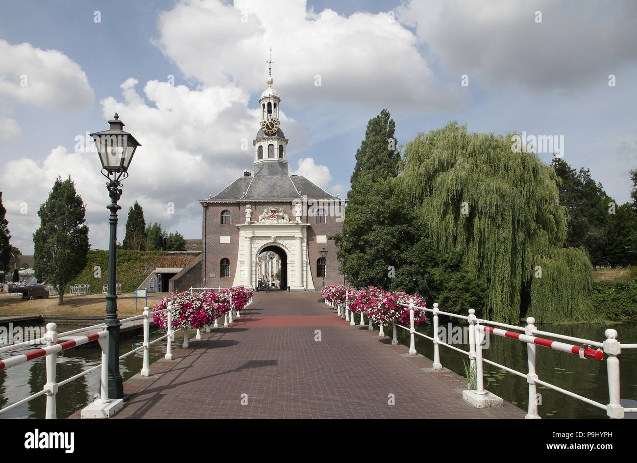 City Gate Zijlpoort in Leiden presso il Singel landmark turistico nei Paesi Bassi Foto Stock