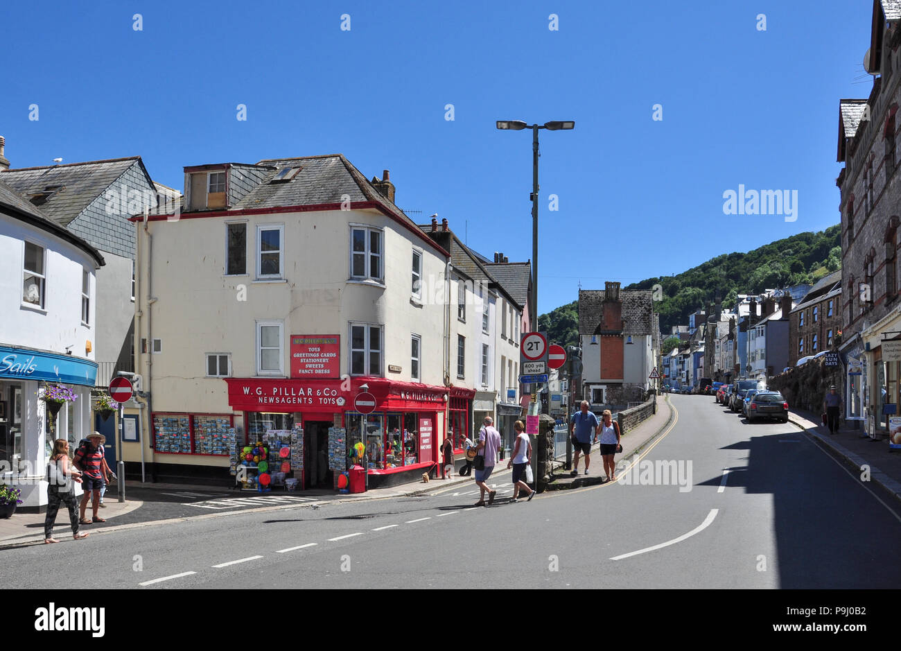 Centro città negozi, Dartmouth, South Devon, Inghilterra, Regno Unito Foto Stock