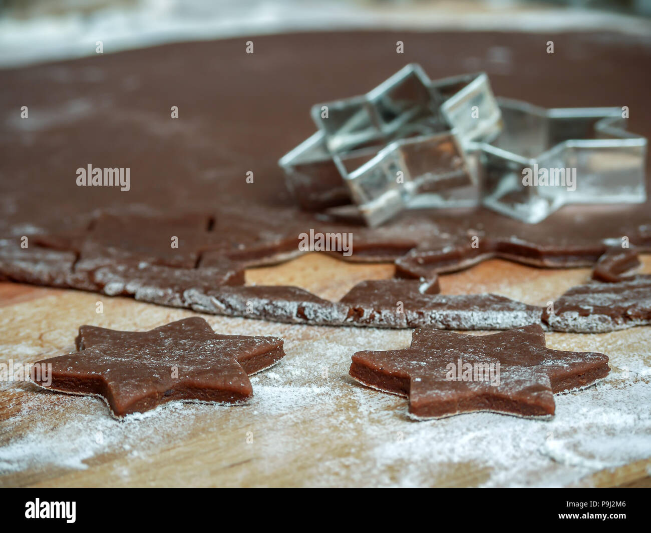 Natale gingerbread cookie cutter star laminati su materie di panpepato pasticceria Foto Stock