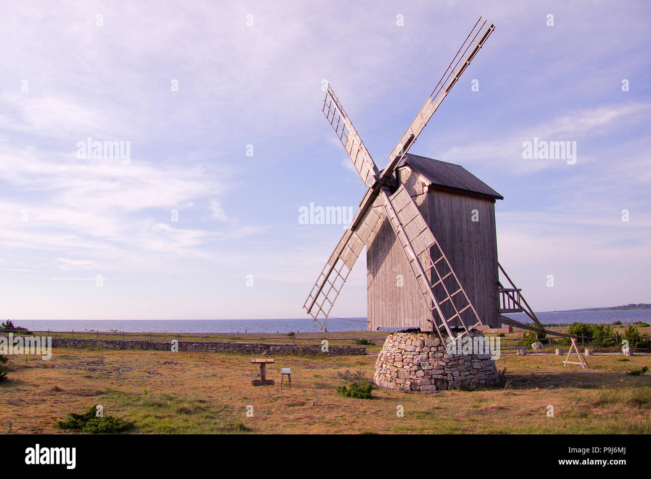Paesaggi dell'isola di Saaremaa in Estonia occidentale dove le persone hanno portato semplice vita marina per secoli Foto Stock