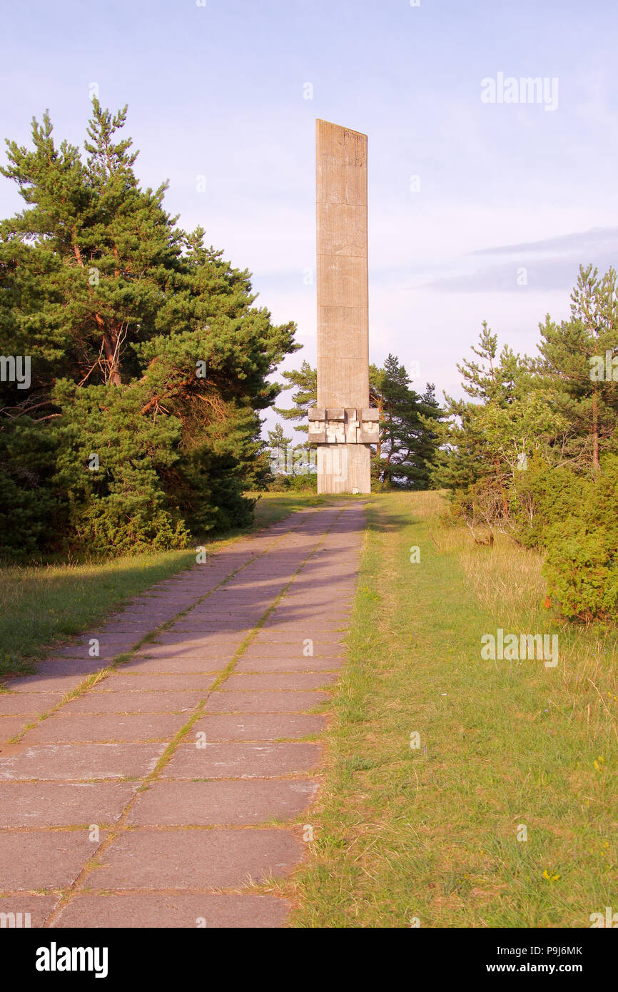 Monumento alla battaglia notturna di Tehumardi e soldati caduti in Saaremaa, Estonia Foto Stock