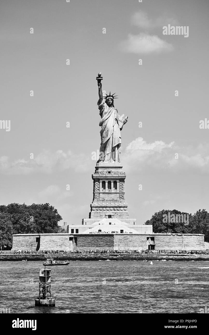 Immagine in bianco e nero della Statua della Libertà, New York, Stati Uniti d'America. Foto Stock