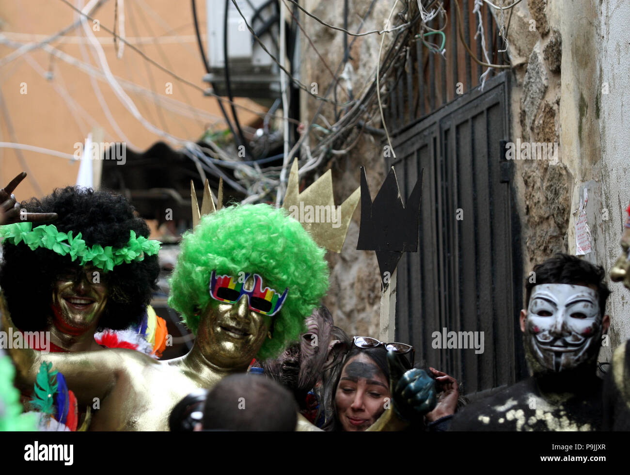 I festaioli prendere parte a Zambo, nel nord della città libanese di Tripoli per contrassegnare l' ultimo periodo di eccesso alla vigilia del cristiano greco ortodosso di quaresima Foto Stock