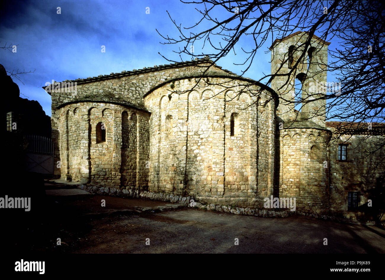 Chiesa dell'antico monastero di Santa Cecilia in Montserrat, restaurata e consacrata nel 957, vista… Foto Stock