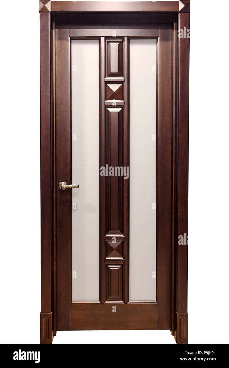 Porta in legno con maniglia in ottone e inserti di vetro smerigliato nel telaio della porta isolata su bianco Foto Stock