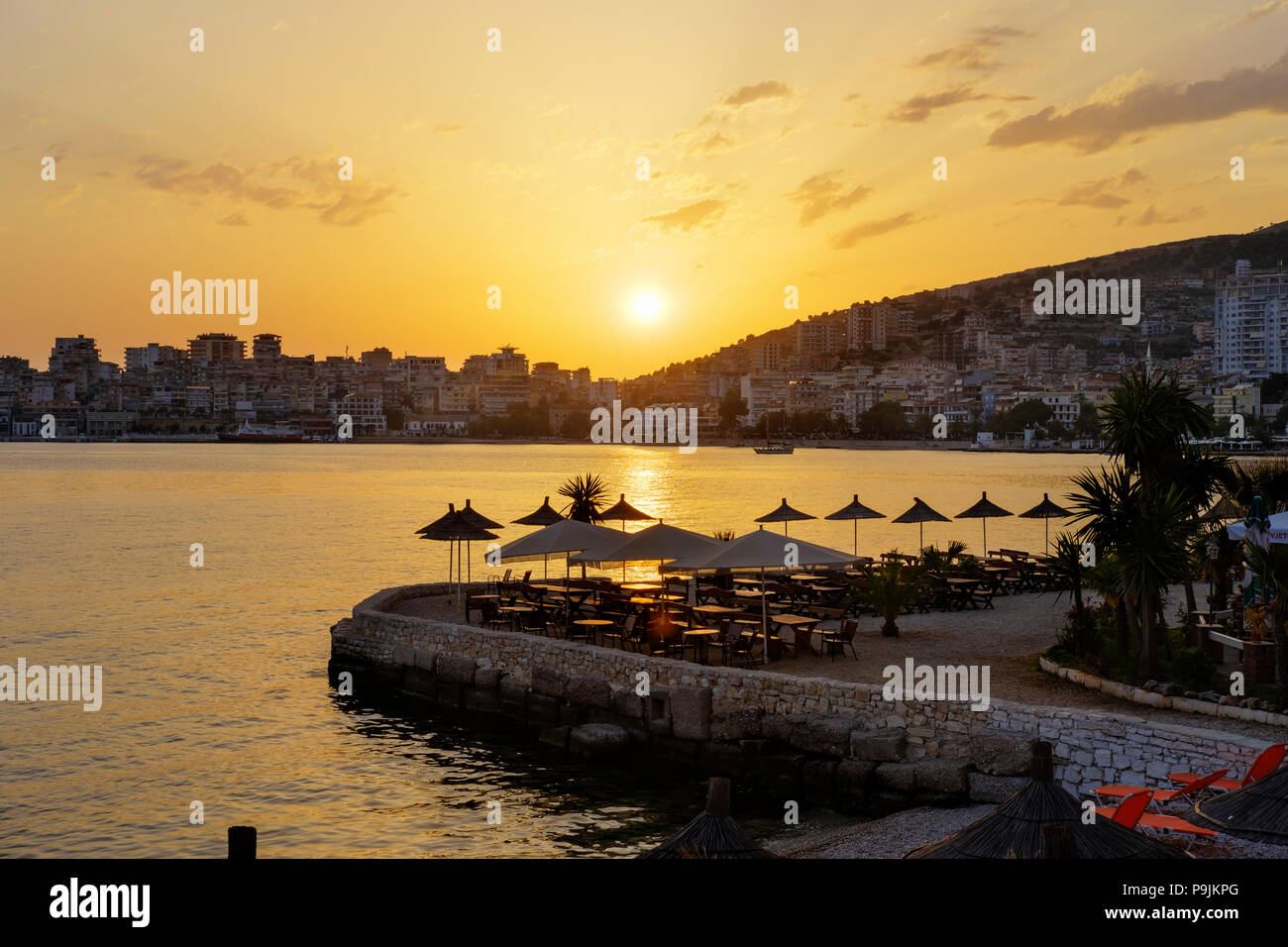 Tramonto al mare, Saranda, Sarandë, Qark Vlora Mare Ionio, Albania Foto Stock