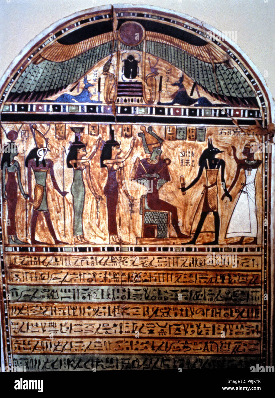 Stela in legno dipinto da Tebe, in rappresentanza di Anubis che portano il defunto prima di Osiride con Ho… Foto Stock