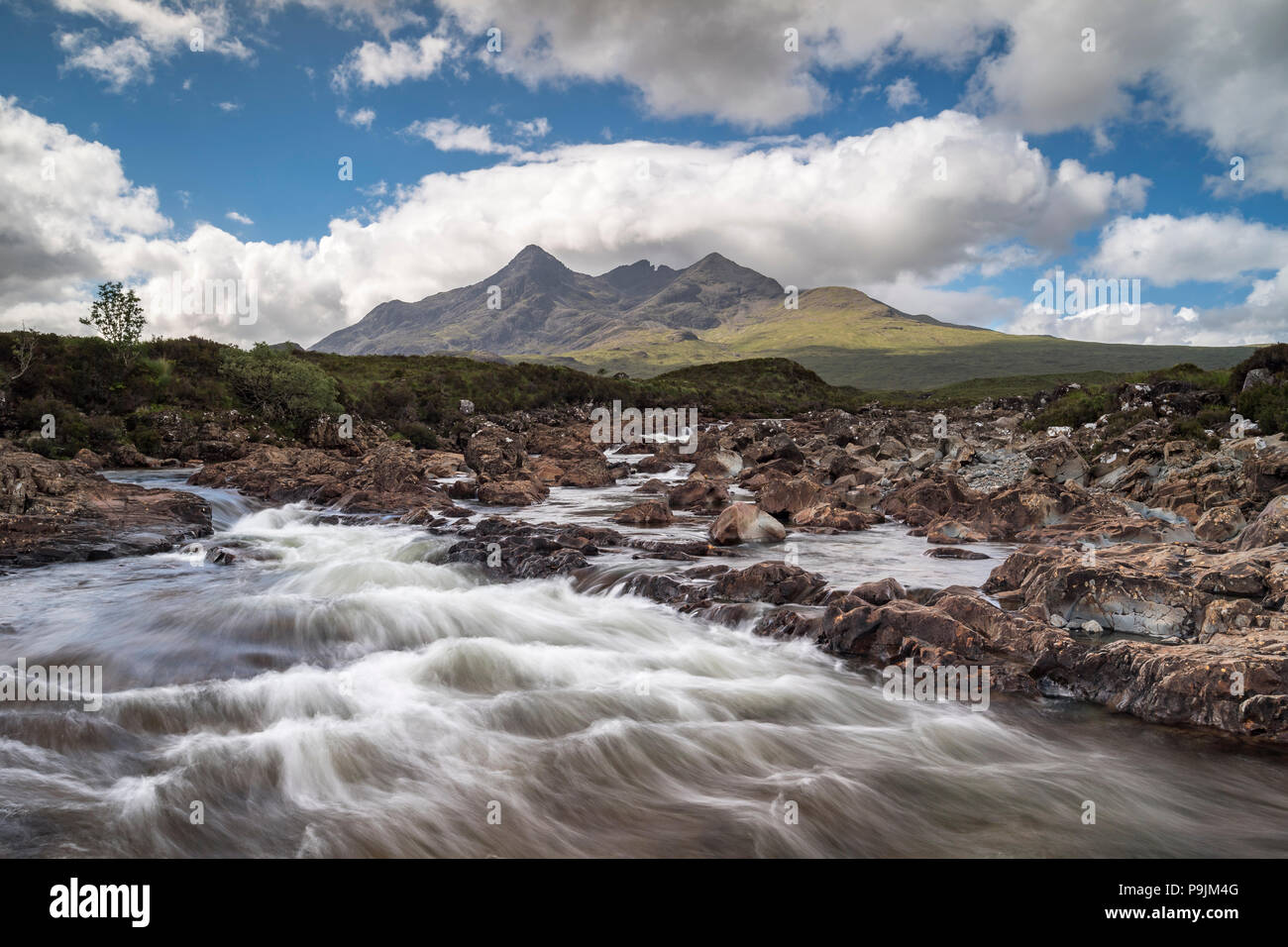 Fiume Sligachan, montagne Cuillin in background, Isola di Skye, Ebridi Interne, Scotland, Regno Unito Foto Stock