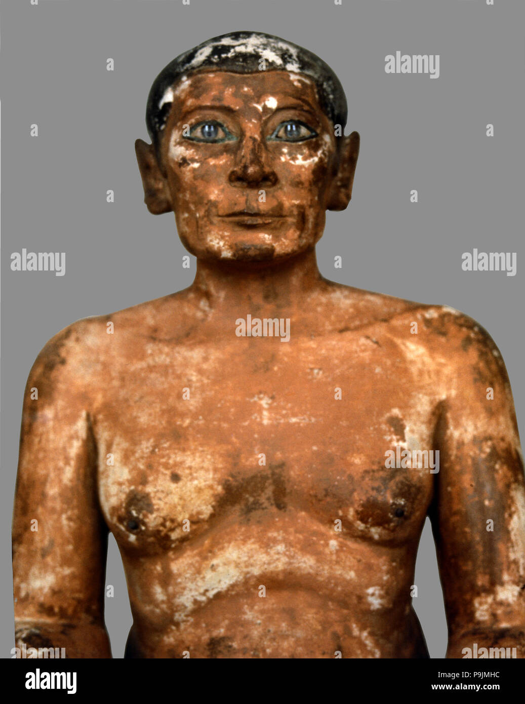 Udienza scriba nel calcare polychromed, altezza 53 cm. appartenente alla dinastia 5a. Foto Stock