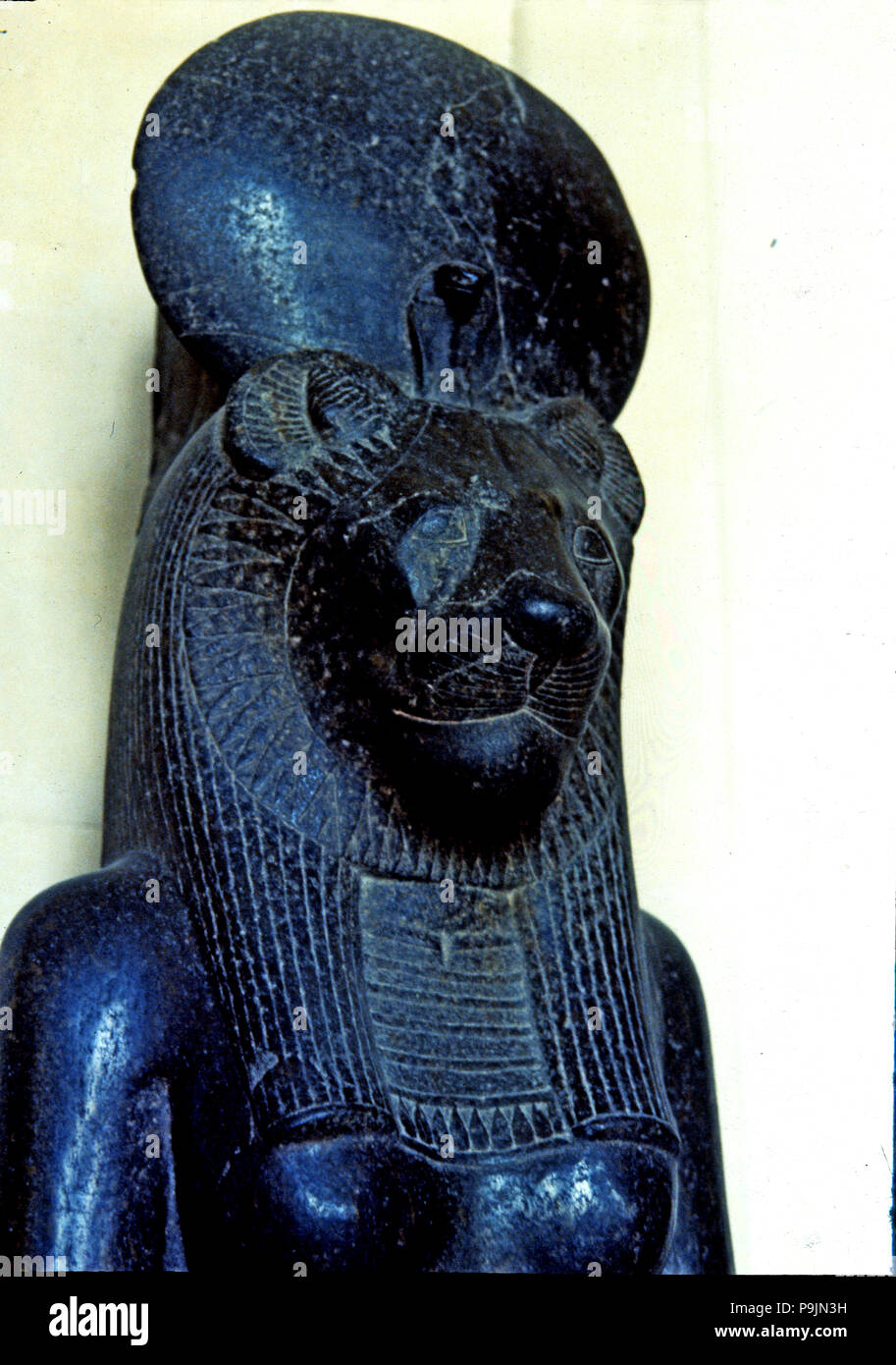 Dea Sekhmet rappresentato con testa di leonessa, realizzati in diorite, dettaglio della parte superiore, da Tebe, un… Foto Stock
