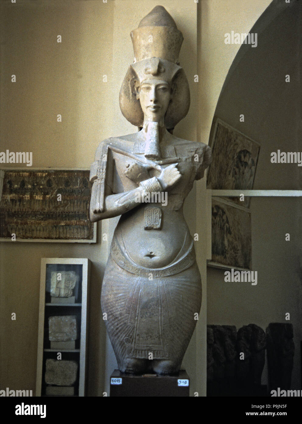 Statua colossale di Akhenaton. Foto Stock