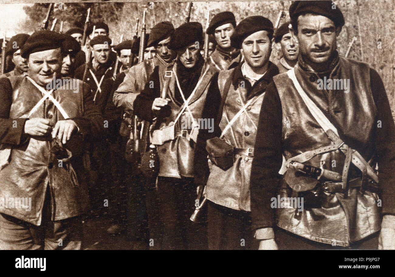Guerra civile spagnola, 1936-39. Gruppo di combattenti antifasciste nelle Brigate internazionali durante … Foto Stock