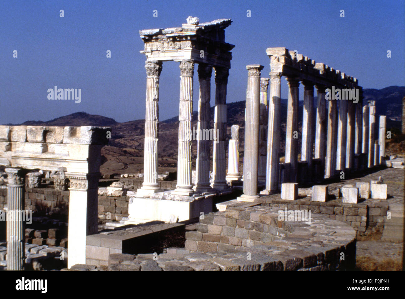Tempio di Atena sull'Acropoli di Pergam, ordine dorico è stata poco utilizzata prenotando per por… Foto Stock
