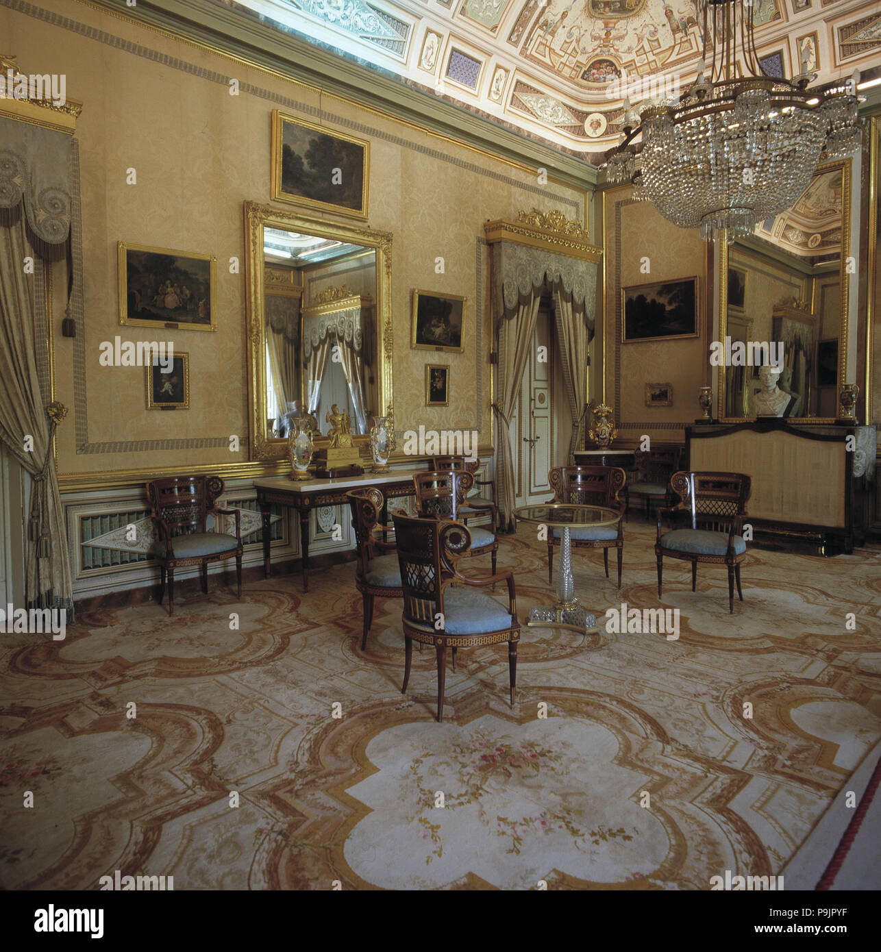 Dettaglio dello studio della regina Elisabetta II (1830 - 1904) presso il Palazzo  Reale di Aranjuez Foto stock - Alamy