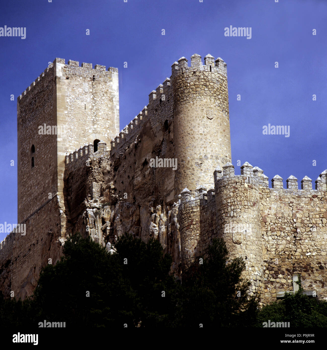 Almansa Castello, di origine araba, fu costruita nel XV secolo dal Marchese de Villena. Foto Stock