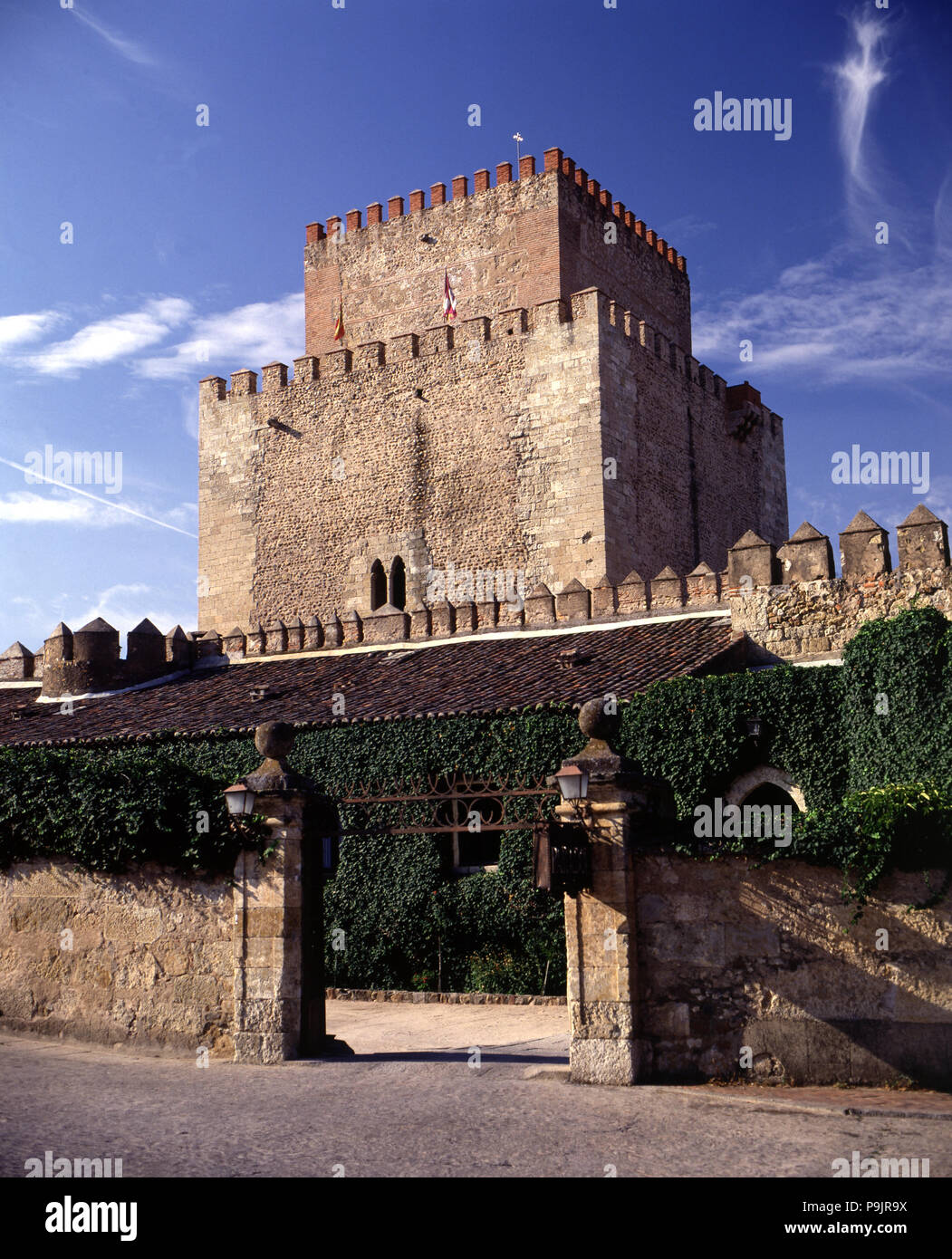 Fortezza di Ciudad Rodrigo, costruito nel 1372 dal Re Enrico II di Castiglia, è attualmente un Parador hotel. Foto Stock