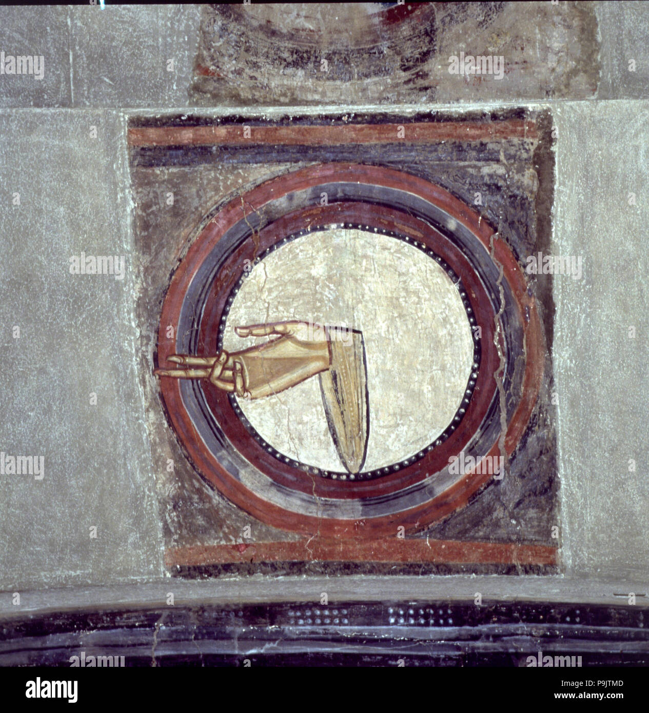 Dettaglio con la mano di Dio nell'abside della chiesa di Sant Climent de Taüll nella Vall de Boi… Foto Stock