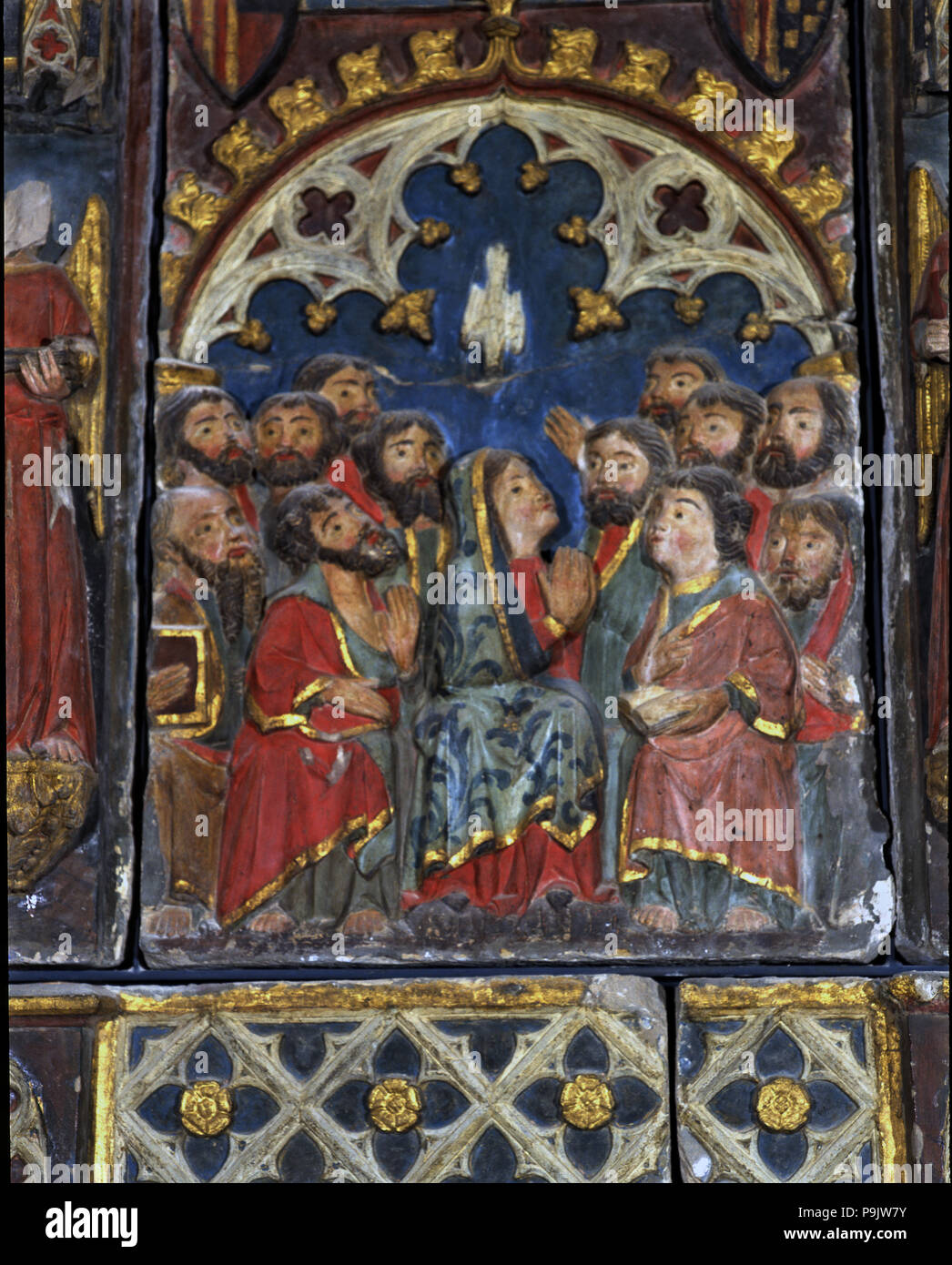 La Pentecoste", dettaglio del 'pala d altare della Madonna dell'ascensione', polichromed scultura in pietra. Foto Stock