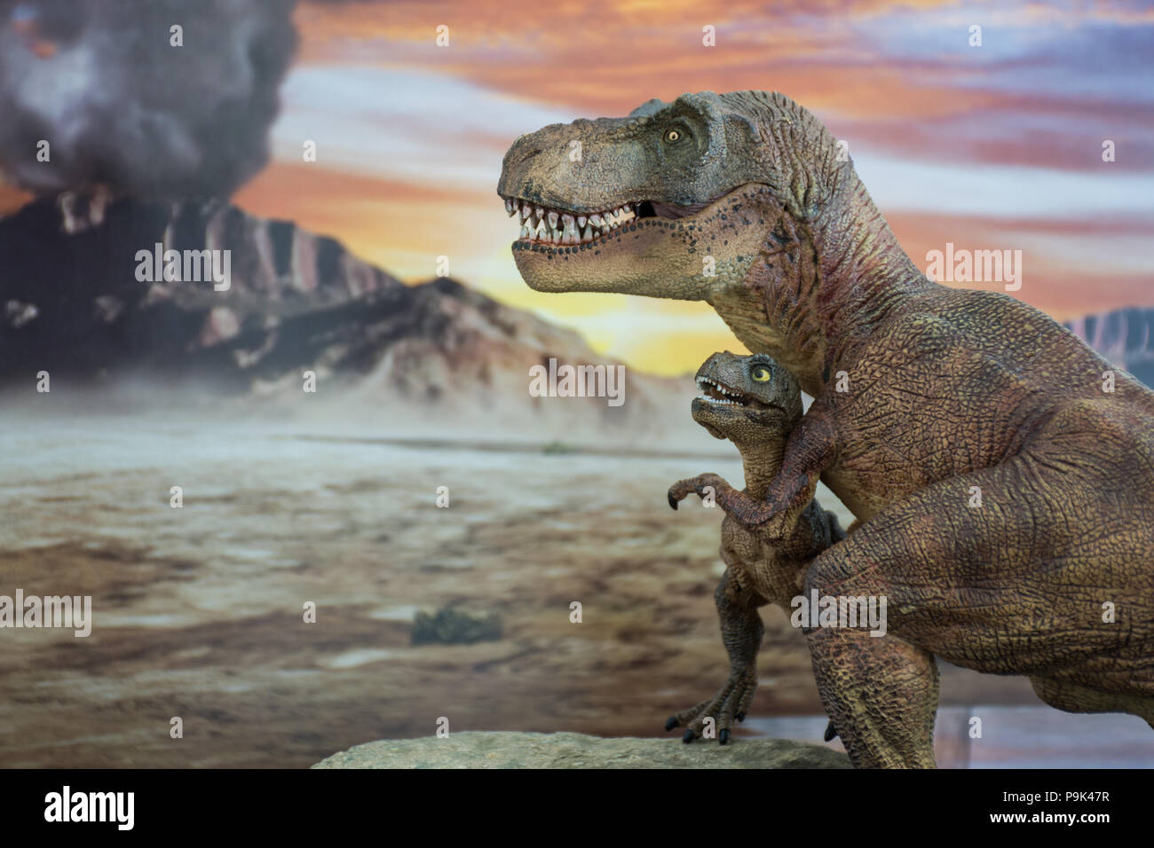 Tirannosauro Rex con baby t-rex con jurassic land in background Foto Stock