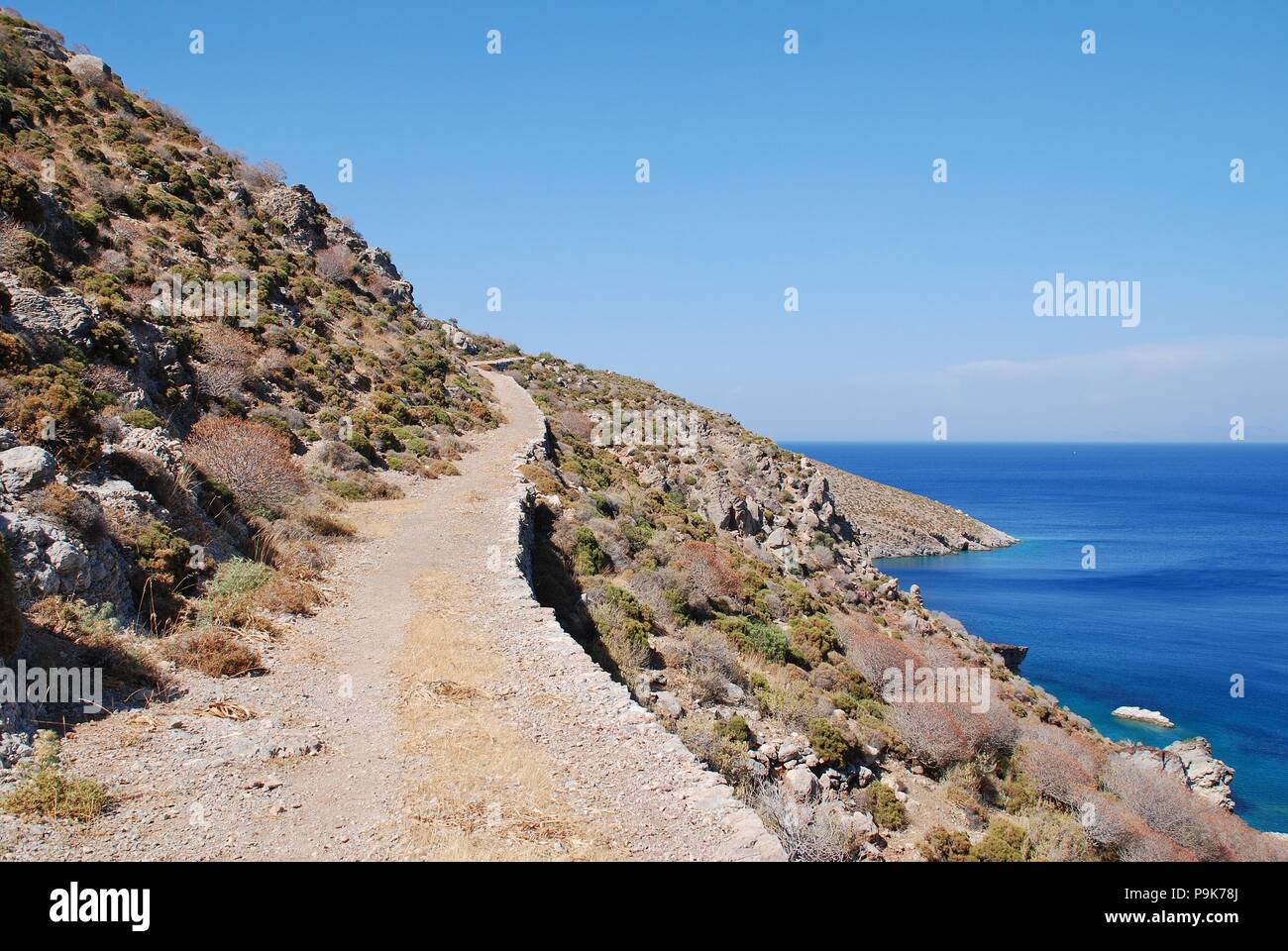 Il percorso da Livadia a Lethra beach sull'isola greca di Tilos. Foto Stock