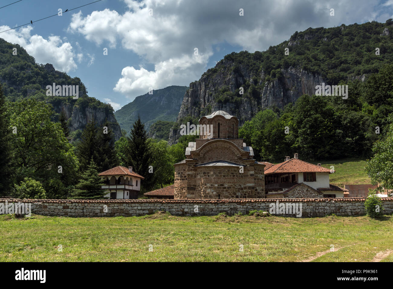 Vista panoramica di Poganovo medievale monastero di San Giovanni il Teologo, Serbia Foto Stock