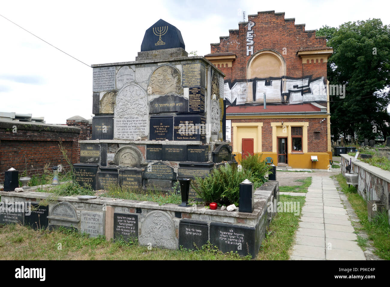 Il nuovo cimitero ebraico nel quartiere Kazimierz di Cracovia in Polonia Foto Stock