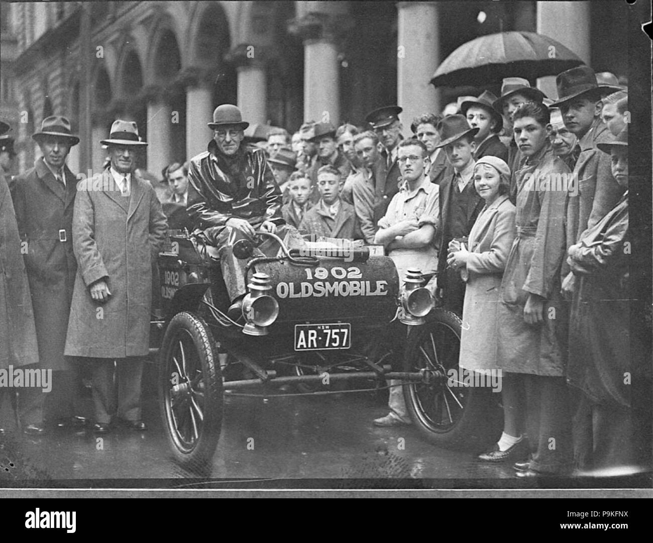 246 SLNSW 22772 1902 dash curvo Oldsmobile reg no AR757 sul modo di Melbourne Cup presi per CDS Foto Stock