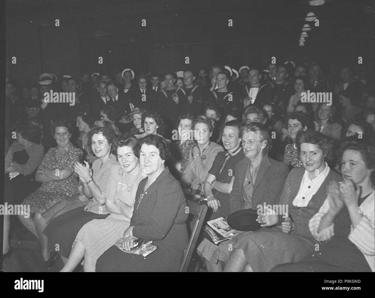 252 28414 SLNSW 2SMs prima trasmissione dal British Centre Foto Stock