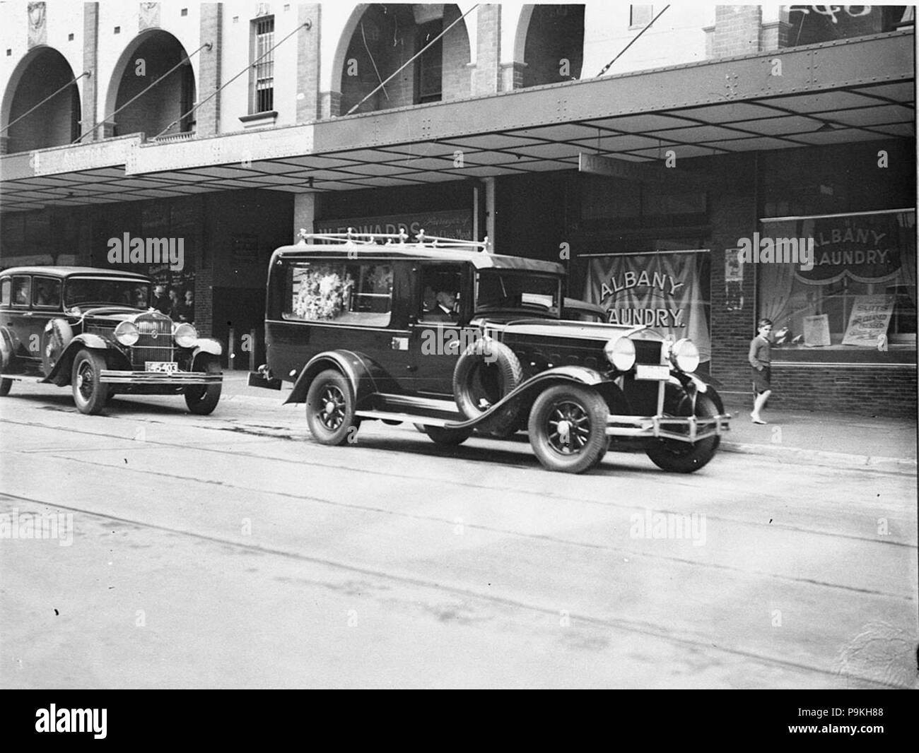 265 43247 SLNSW funerale vetture a motore salone di funerali in George Street Foto Stock