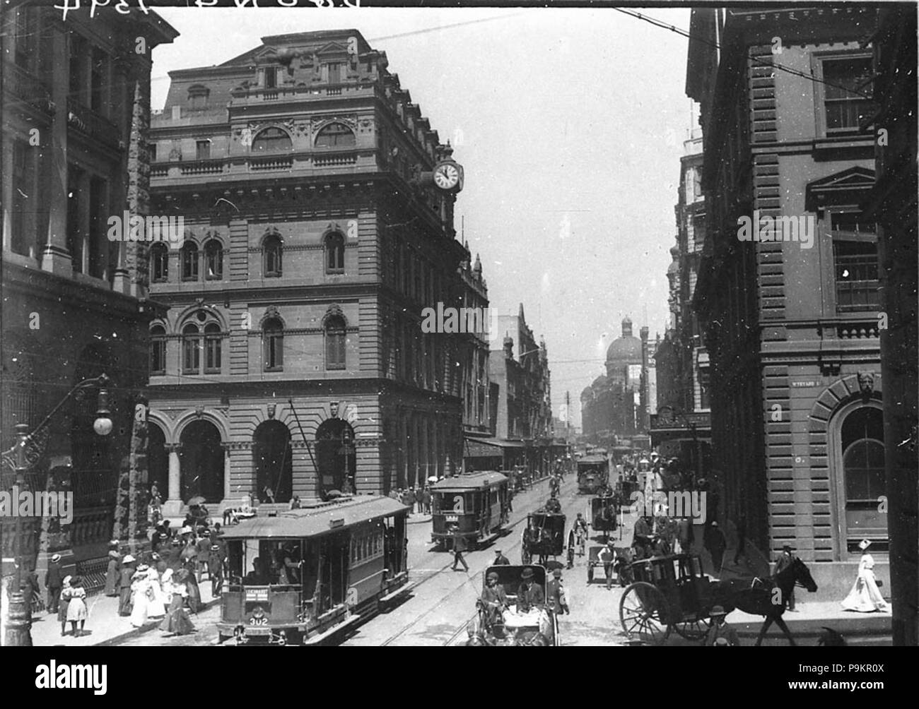 294 SLNSW 8308 George Street da vicino a Martin Place quindi Moore Street Foto Stock