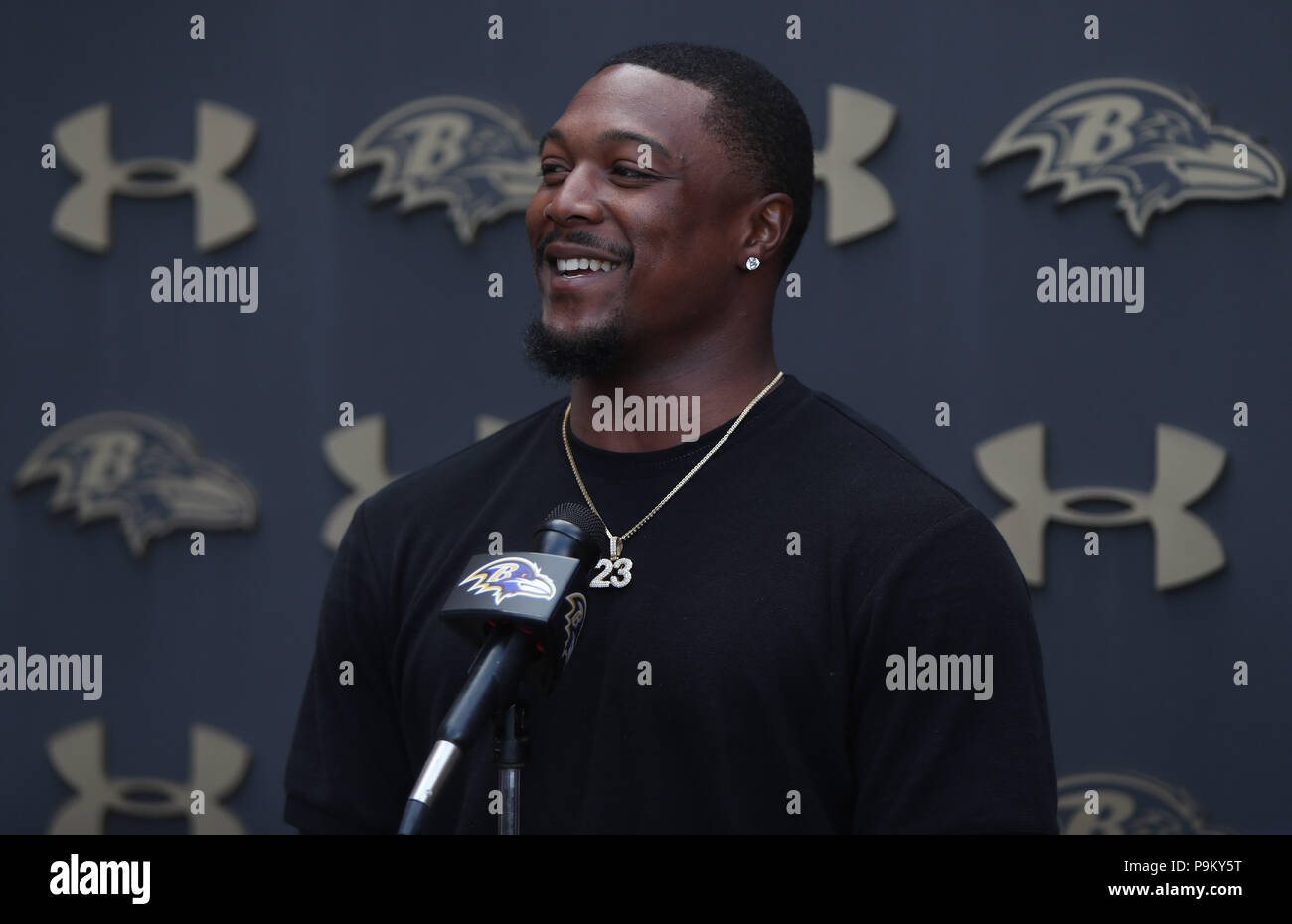Baltimore Ravens safety Tony Jefferson risponde alle domande dei media poco dopo arriva al training camp a sotto la corazza Performance Center a Owings Mills, MD sulla luglio 18, 2018. Foto/ Mike Buscher/Cal Sport Media Foto Stock